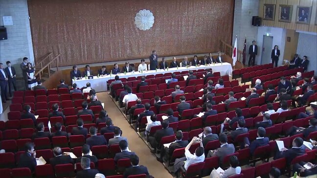 自民・両院議員総会 総裁選前倒しの是非を検討するよう選挙管理委員会に求めることを決定|TBS NEWS DIG