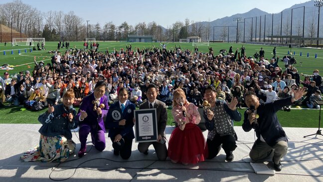 ‘’けん玉発祥の地‘’廿日市市が「世界一」に!764人成功でギネス記録™達成「同時にけん玉を皿でキャッチした最多人数」【RCCラジオ公開生放送】|TBS NEWS DIG