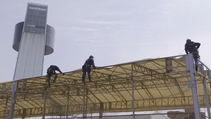 ねぶた師も『早く小屋に入りたい』　記録的な暖冬で除排雪の必要なく「前倒し」で作業進む　ねぶた小屋の設置作業　|　青森のニュース│ATV NEWS│青森テレビ