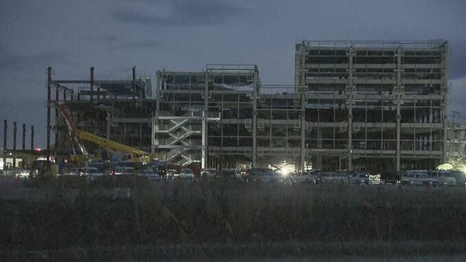 ショッピングモール建設現場で大型クレーン転倒　けが人なし　福島・郡山市|TBS NEWS DIG