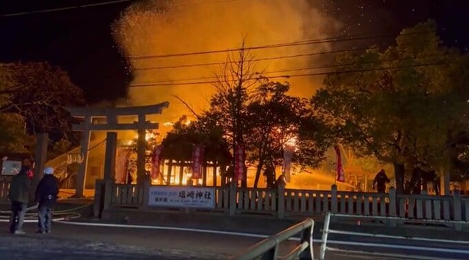 【速報】「境内が燃えている」本殿を全焼する火事　広島・福山市の塩崎神社|TBS NEWS DIG