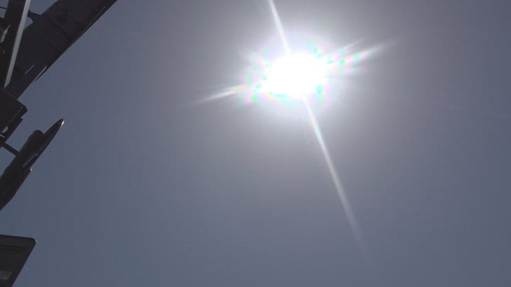 季節外れの暑さ　甲府の最高気温29度　山梨県内は観測10地点中8地点で夏日