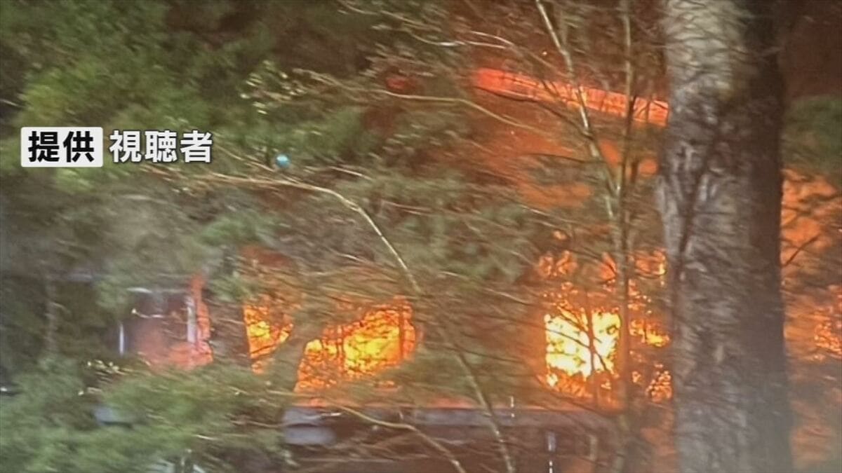 死亡したのは住人の80代夫婦か　元民宿の住宅1棟が全焼　2人は住居部分で見つかる　山梨・山中湖村