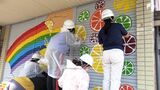 空き店舗のシャッターがキャンバス！高校生が描いた作品 完成＝静岡・磐田市　|　静岡のニュース | SBSNEWS | 静岡放送