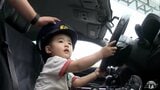「警察官になりたい」警察の仕事に触れられる体験型イベントに多くの家族連れ　「白バイ」や「パトカー」に乗ったり装備品を身に付けたりして「かっこいい！」　青森県三沢市|TBS NEWS DIG