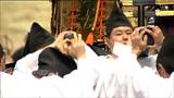 重さ1トンの神輿が202段の石段下り練り歩く 340年以上続く伝統行事 春を呼ぶ”帆手まつり” 宮城・塩釜市|TBS NEWS DIG