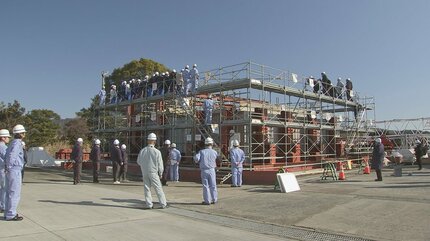 東海第二原発を東海村村長らが現地視察 防潮堤の基礎部分の工事