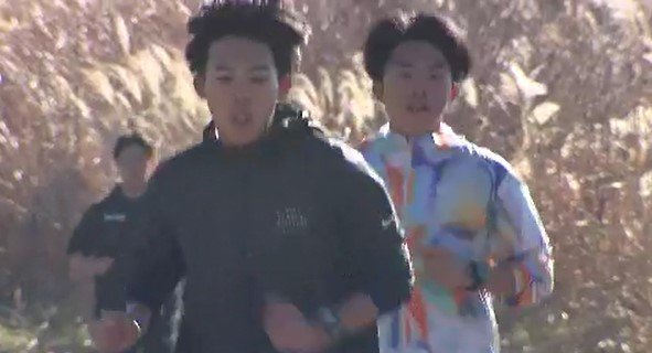 チーム初の都大路連覇へ…お互いに実力を認め合う良きライバルを起用する1区と3区がカギに【全国高校駅伝】「最強のチーム」掲げる佐久長聖駅伝部が練習を公開|TBS NEWS DIG