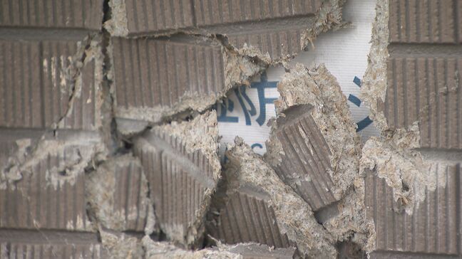 パトカーが追跡していた交通違反車が壁に衝突 車を放置して逃げた運転手の行方を追う 名古屋･守山区|TBS NEWS DIG