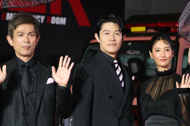 【鈴木亮平】激しい雷雨で無念のイベント短縮　急きょのハイタッチで神ファンサ|TBS NEWS DIG