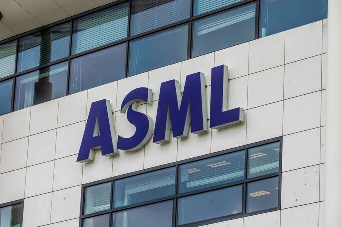 ＡＳＭＬの受注は予想の２倍超、ＡＩブームが押し上げ－株価急伸