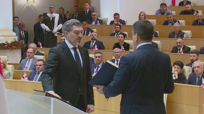 ジョージア新大統領にカベラシビリ氏就任　“親ロシア”与党が擁立の元サッカー選手|TBS NEWS DIG