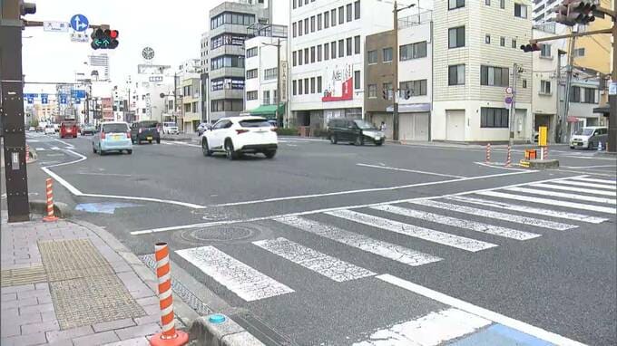岡山市中心部の国道で歩行者の男性が乗用車にはねられ死亡　ハレノワ近くの交差点|TBS NEWS DIG