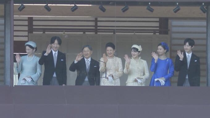 天皇誕生日「一般参賀」2万人超訪れる　初夏の陽気「皆さん一人ひとりにとって穏やかな春となるよう」　“逮捕事案”受け柵強化も|TBS NEWS DIG