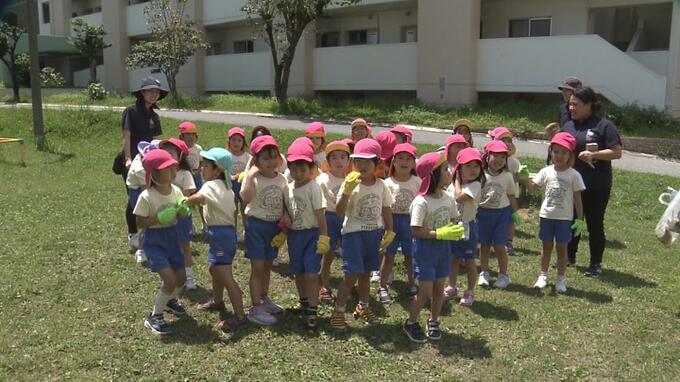 小さな清掃員が出動！ 保育園17園の園児350人が力を合わせて公園をキレイに　豊見城市|TBS NEWS DIG