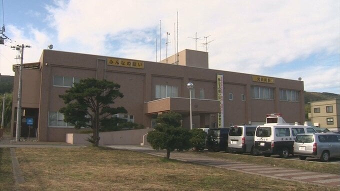 露天風呂の上に不審な手「盗撮されたかもしれない」入浴中の女性が気づき報告、非常はしごを使って屋根に…建造物侵入容疑で28歳男を逮捕　北海道寿都町|TBS NEWS DIG