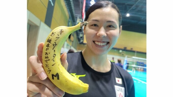 バレーボール女子日本代表、トルコのエース想定しレシーブ練習   誕生日の渡邊彩はバナナでお祝い【国内合宿】|TBS NEWS DIG