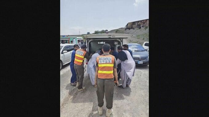 パキスタンでバスが渓谷に転落　40人死亡|TBS NEWS DIG