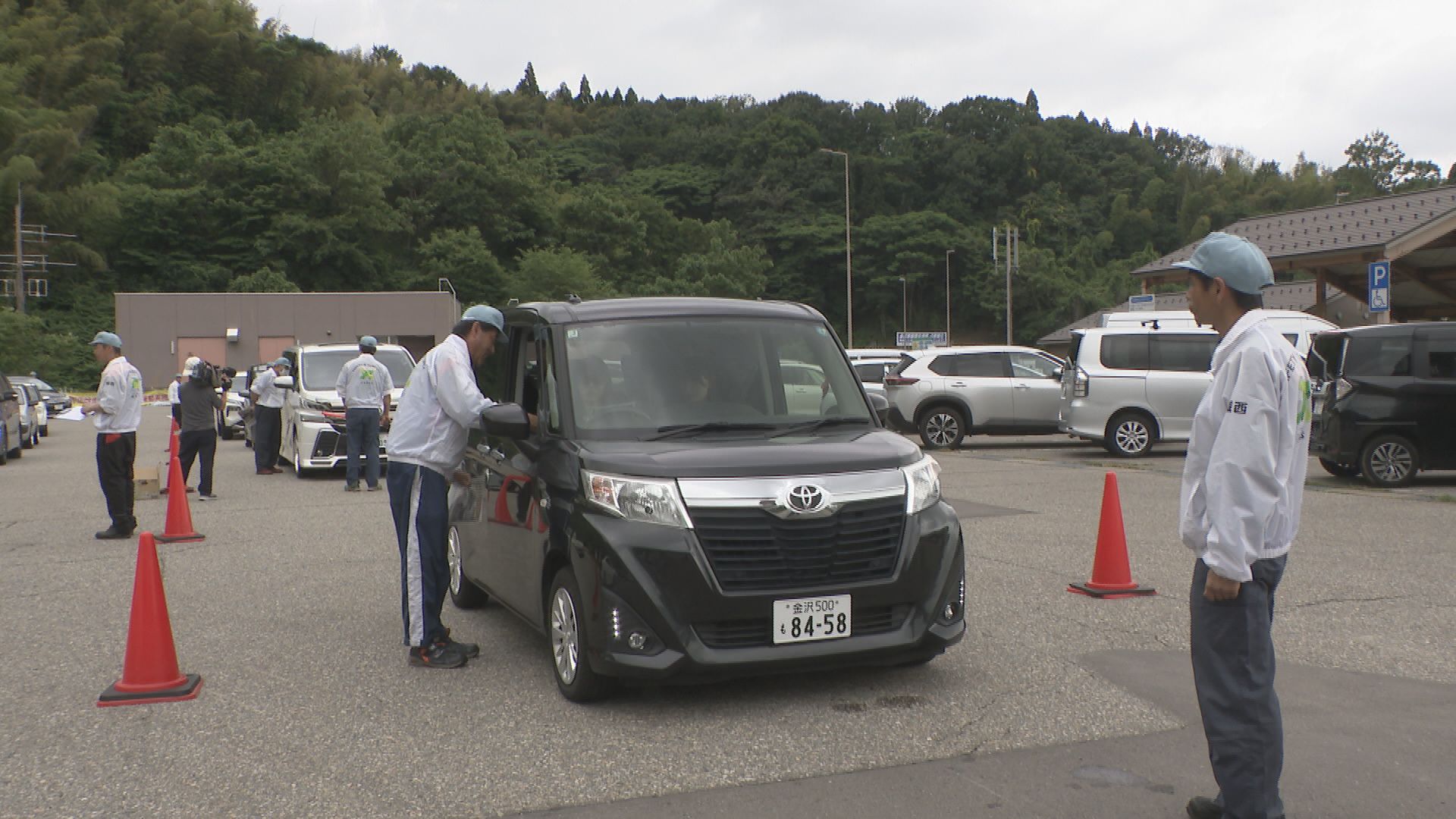 明日までの引き取りで6万円‼️車検R8.3月13日古い車両にご理解いただける方 金沢市の幹線道路で街頭車両点検 不正改造車の排除へ383台を検査