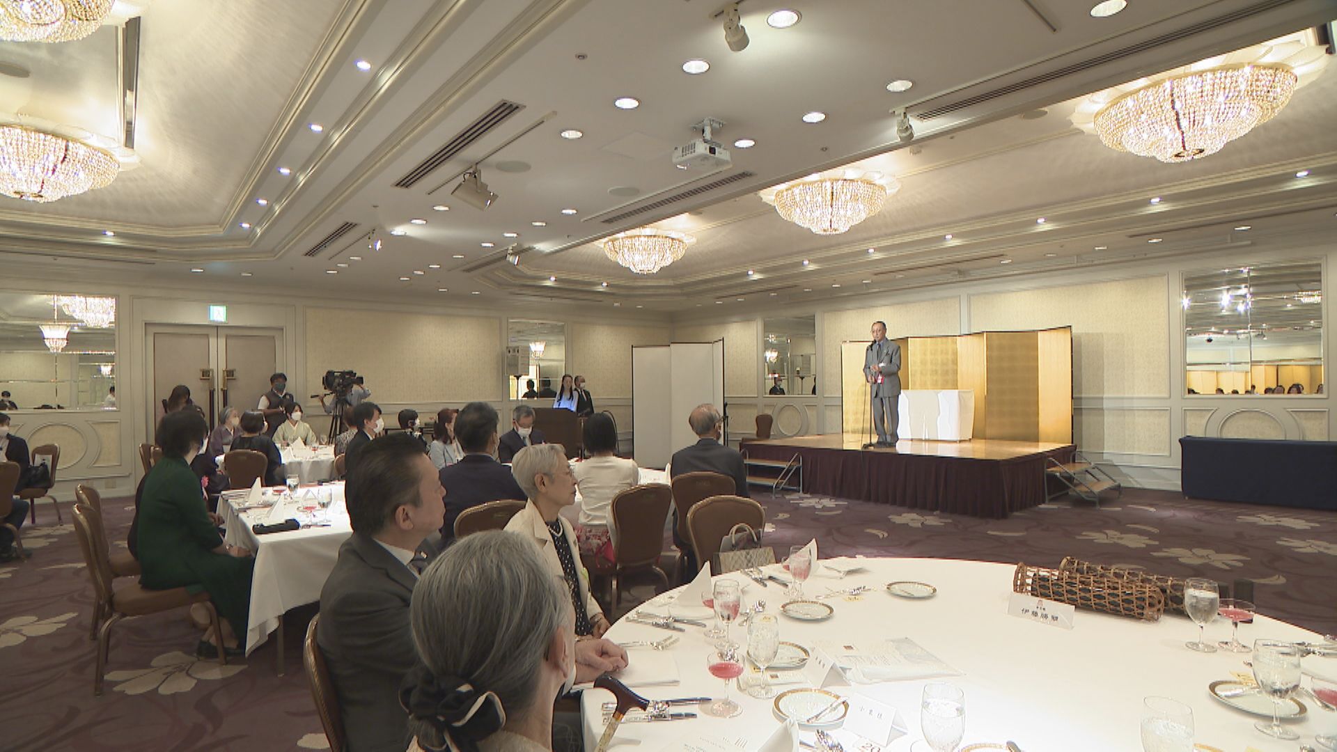 生け花石田流が創流100周年を記念し「万葉の茶花」出版　名古屋のホテルでパーティー