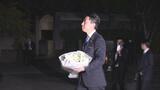 小泉防衛相　長崎   平和公園で献花    報道陣へのコメントなし　|　長崎のニュース | 天気 | NBC長崎放送
