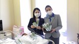 「花をいただけて明るい気持ちに…」 ANAが北海道から空輸のスズランを赤十字病院に贈呈 | 福岡のニュース|RKB NEWS|RKB毎日放送