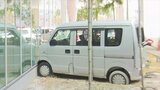 アクセルとブレーキを踏み間違えたか? 90代男性運転の軽ワゴン車 甲府市役所に突っ込む|TBS NEWS DIG