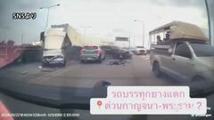 タイの高速道路でトレーラーが車10台以上に次々と衝突 17人けが　運転手「突然ブレーキが利かなくなった」| TBS CROSS DIG with Bloomberg
