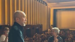 最高賞の金獅子賞受賞なるか？塚本晋也監督「ネルソンさん、あなたは人を殺しましたか？」公式上映で約8分間のスタンディングオベーション ベネチア国際映画祭| TBS CROSS DIG with Bloomberg