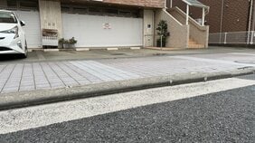 駐車場にバックで入っていた車が歩行中の家族に衝突　父重傷・10歳と2歳の子ども2人容態不明　警察は運転の69歳男を過失運転傷害の疑いで現行犯逮捕　神奈川・大和市|TBS NEWS DIG