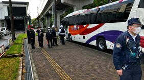 【速報】「ナイフを所持した男が…」高速バスの車内で折りたたみナイフ所持か　無職の男(61)を現行犯逮捕　　警察が安全確保し突入　広島|TBS NEWS DIG