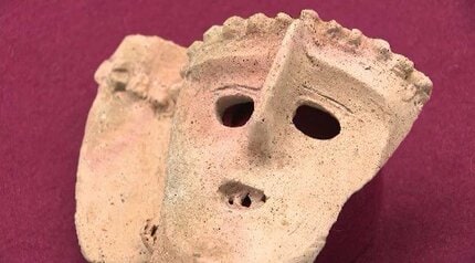 笑ってる？困ってる？「顔つき」がわかる「人面付土器」が長野市で出土