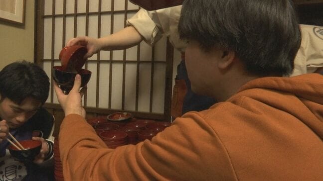 盛岡市のそば処で年越し「わんこそば」 物価高の影響で年越し弁当の製造大幅減で|TBS NEWS DIG