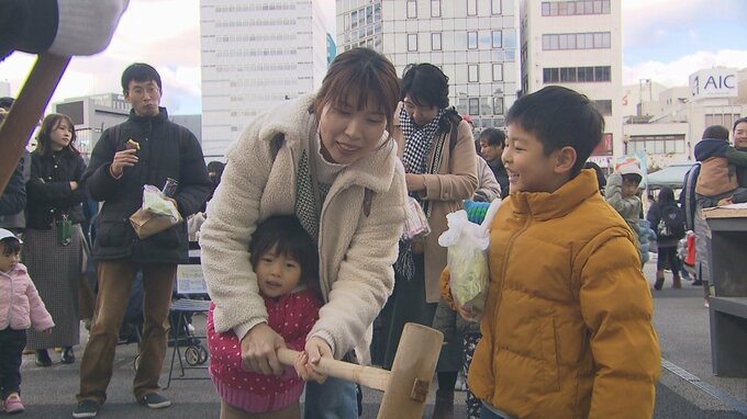 大分市中心部で子どもたちが餅つきを体験　大勢の家族連れで賑わう　　|　大分のニュース｜OBS NEWS｜大分放送