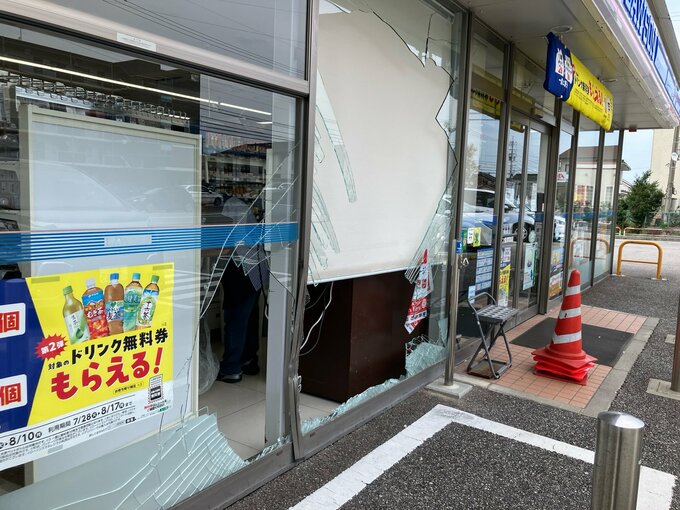 コンビニに乗用車が突っ込みガラス大破… 　富山県魚津市　|　富山のニュース｜天気・防災｜チューリップテレビ