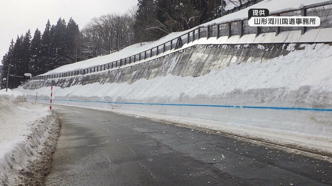 道路わき雪の壁に引かれた「青い線」これは一体なに？どんな意味があるのか道路管理者に聞いてみた|TBS NEWS DIG
