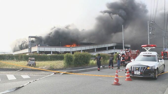 【神奈川】パチンコ店(マルハン)の立体駐車場で火災、4時間後に消火　焼けた車は100台以上か　厚木市