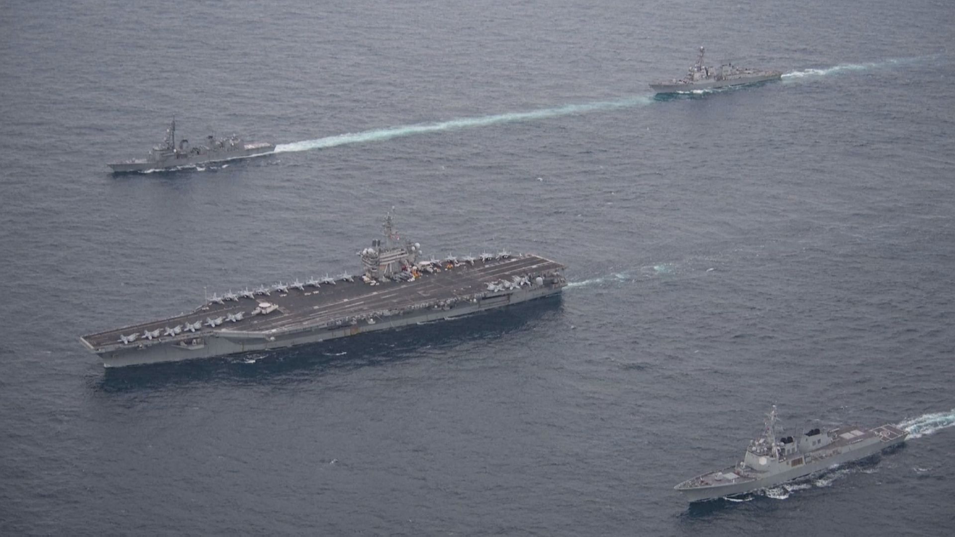 日米韓が済州島の南の公海上で共同訓練 アメリカの原子力空母