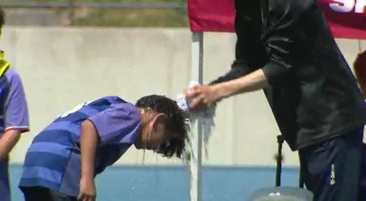 暑さ対策をしながら…長野・佐久市で子どもたちのサッカー大会…市内のクラブのほか、清水エスパルスや松本山雅などJリーグのクラブチームも参加