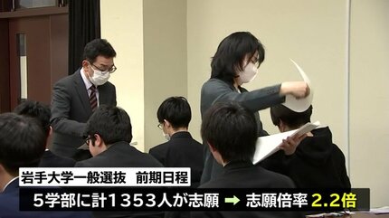 小雪舞うキャンパスで勝負の時 国公立大学二次試験の前期日程開始 岩手