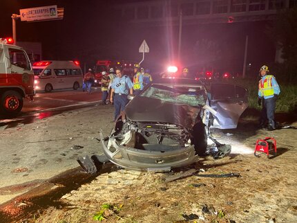 名護市の米軍キャンプシュワブ近くで車両2台が大破する事故