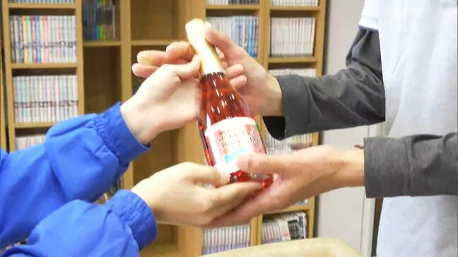 献血した人にクリスマスプレゼント　ノンアルコールのスパークリングワインを　冬は献血者が減少　協力を呼びかけ【岡山】|TBS NEWS DIG