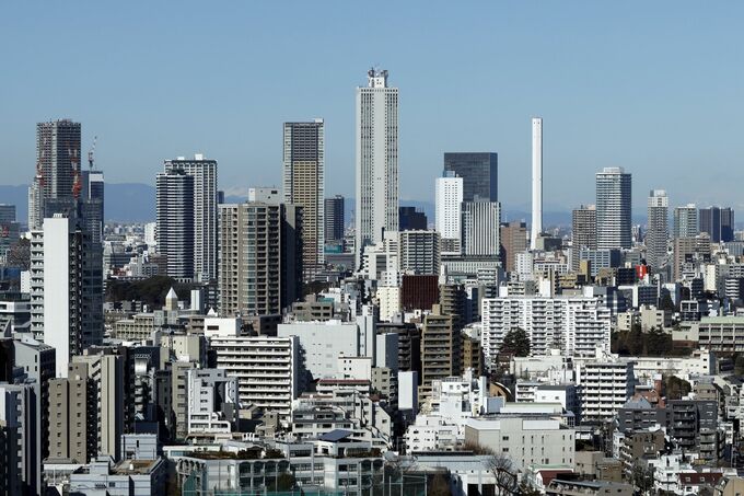 日本国債利回りが急騰、財政拡大を懸念－世界の債券市場にも警戒感