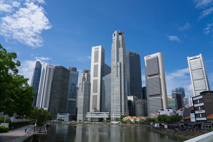 シンガポール、仮想通貨ハブ形成への取り組み進展－香港は後塵拝す