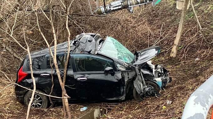 【速報・追記あり】車同士衝突し4人死傷　乗用車は大破し道路外に転落　青森市の国道4号の交差点で乗用車とトラックが衝突　|TBS NEWS DIG
