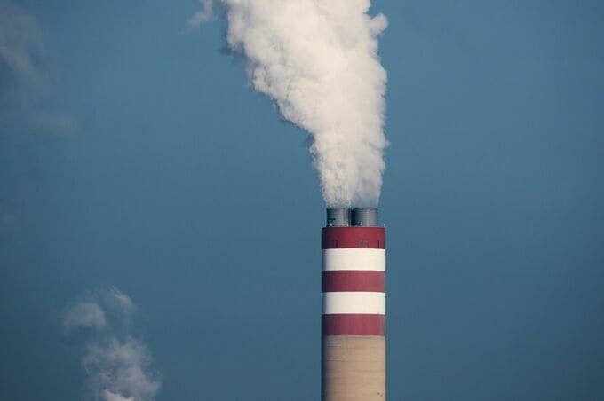 石炭火力の稼働率引き上げ容認､中東混乱で供給懸念のLNG節約