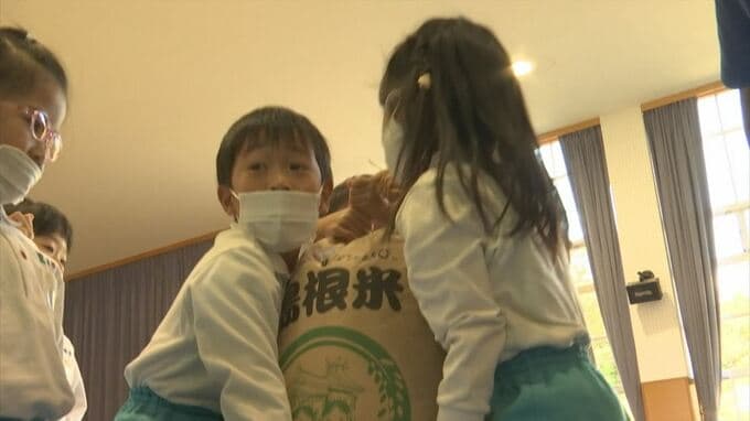 「30キロの米袋にお米は何粒？」　幼稚園でお米の出前授業　|　BSSニュース | BSS山陰放送
