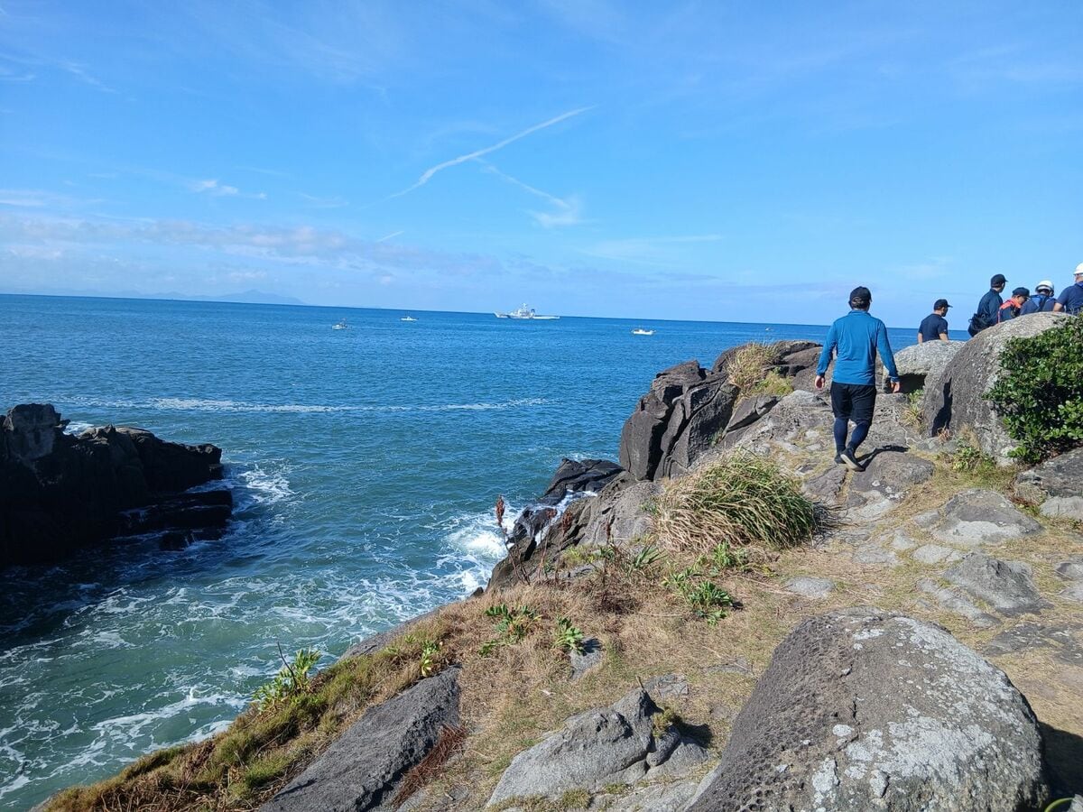 海岸で中学・高校生4人が流される　行方不明の3人の捜索続く　鹿児島・いちき串木野市
