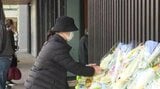 「こうやって亡くなる命じゃないのに悔しくて…」49歳男性会社員の「無念の死」を追悼…現場の献花台には24日も多くの人【長野駅前3人殺傷事件】「なんでそんな目に遭わなければいけなかったんだろうなって」 | SBC NEWS | 長野のニュース | SBC信越放送