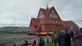 スウェーデンの“最も美しい”キルナ教会 陥没危機で丸ごとお引っ越し 時速500メートルで2日かけ|TBS NEWS DIG